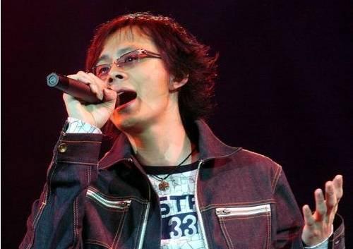 当年爆红的网络歌手，杨臣刚一首歌赚两亿，网络三巨头名副其实吗