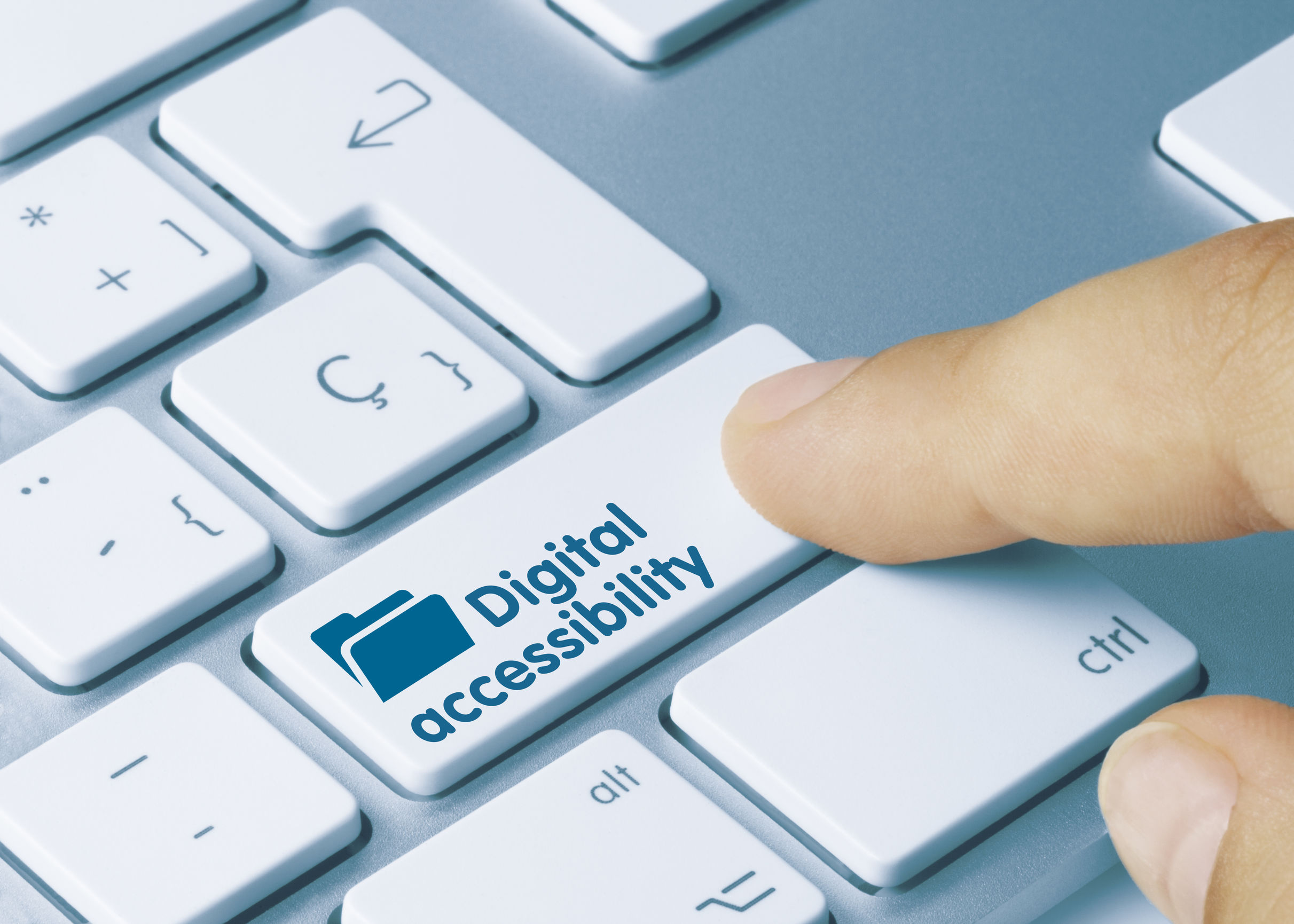 相片影著鍵盤,手指正按著寫著Digital accessibility(數碼無障礙)的按鍵。