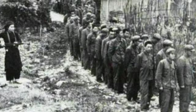 中越战争，让美军闻风丧胆的越南女特种兵，被解放军轻松解决
